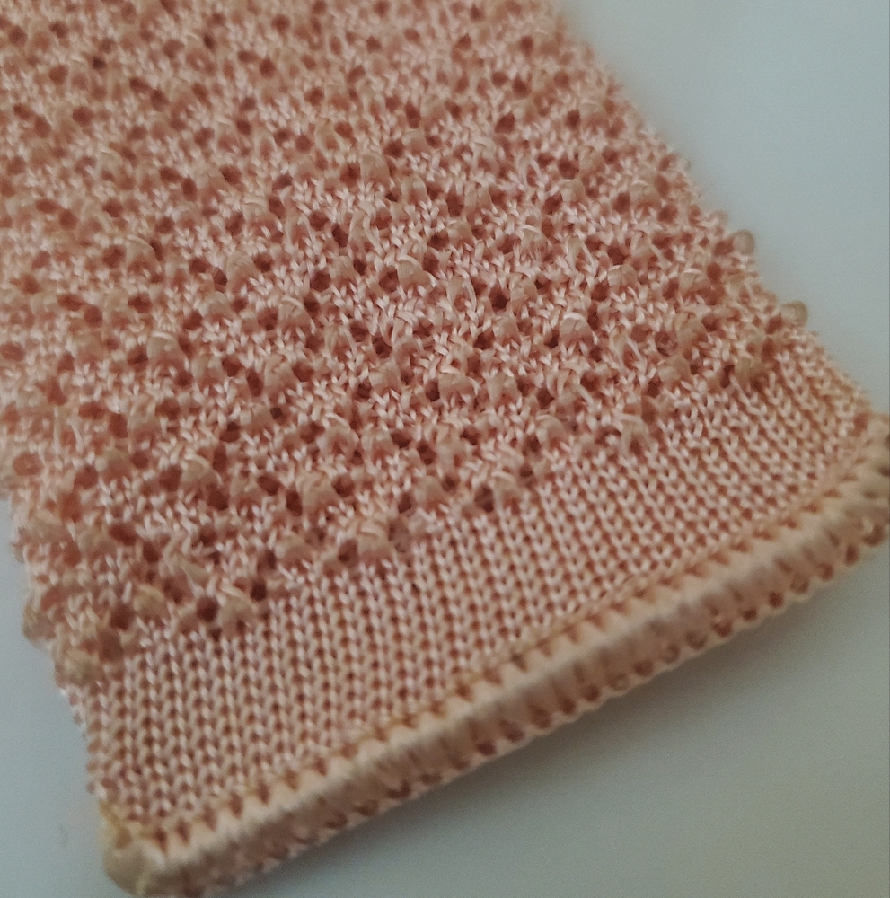 Vintage 1940s PINK Regal cravat rayon crochet SQUARE tie 2"